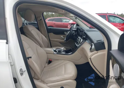 2016 Mercedes-Benz Glc 300 4Matic z USA, uszkodzony, nr VIN WDC0G4KB6GF070380